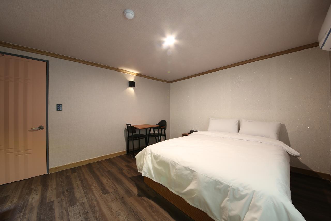 Art Hotel Gumi Ngoại thất bức ảnh