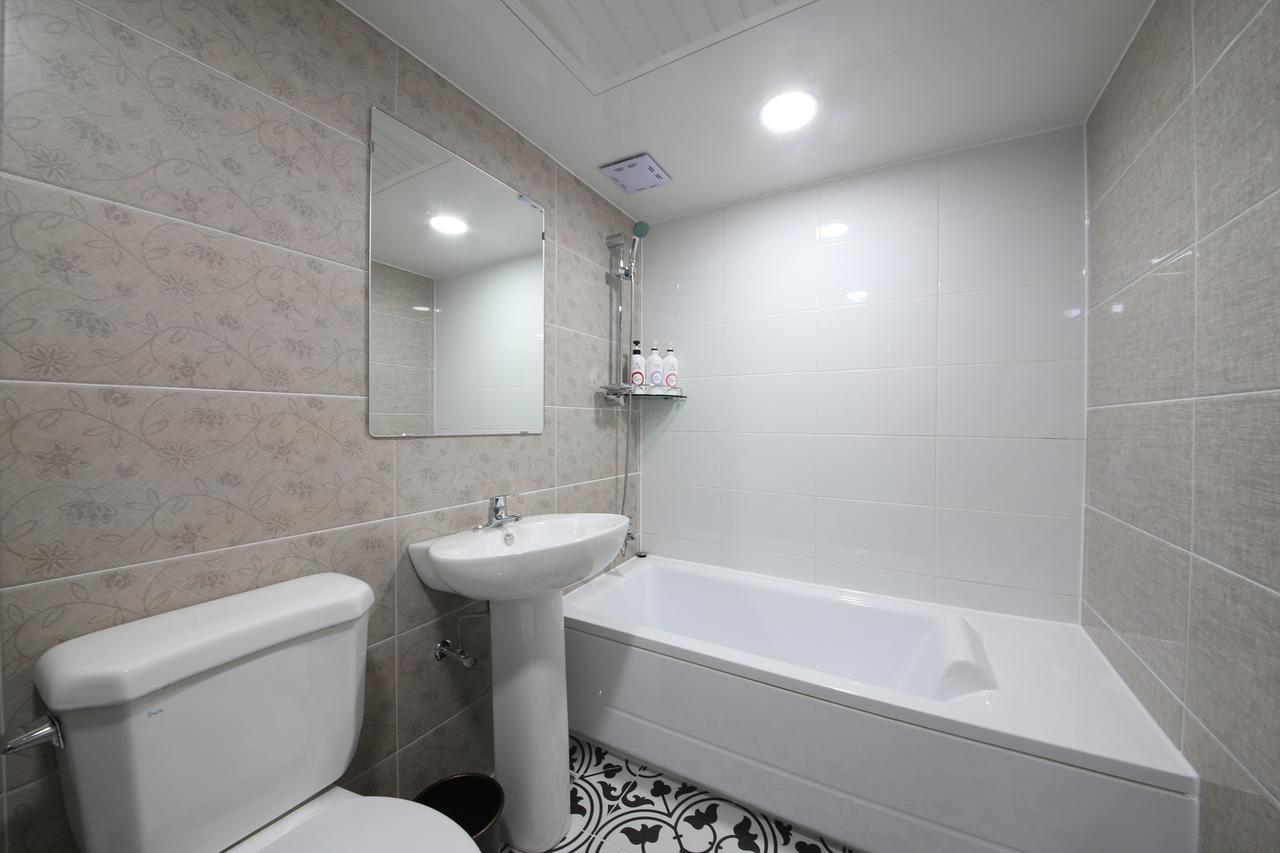 Art Hotel Gumi Ngoại thất bức ảnh